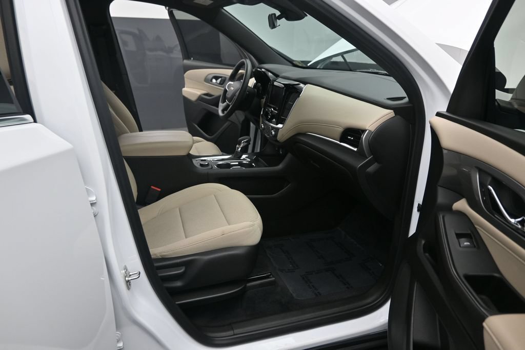 Used 2023 Chevrolet Traverse LS FWD image 19