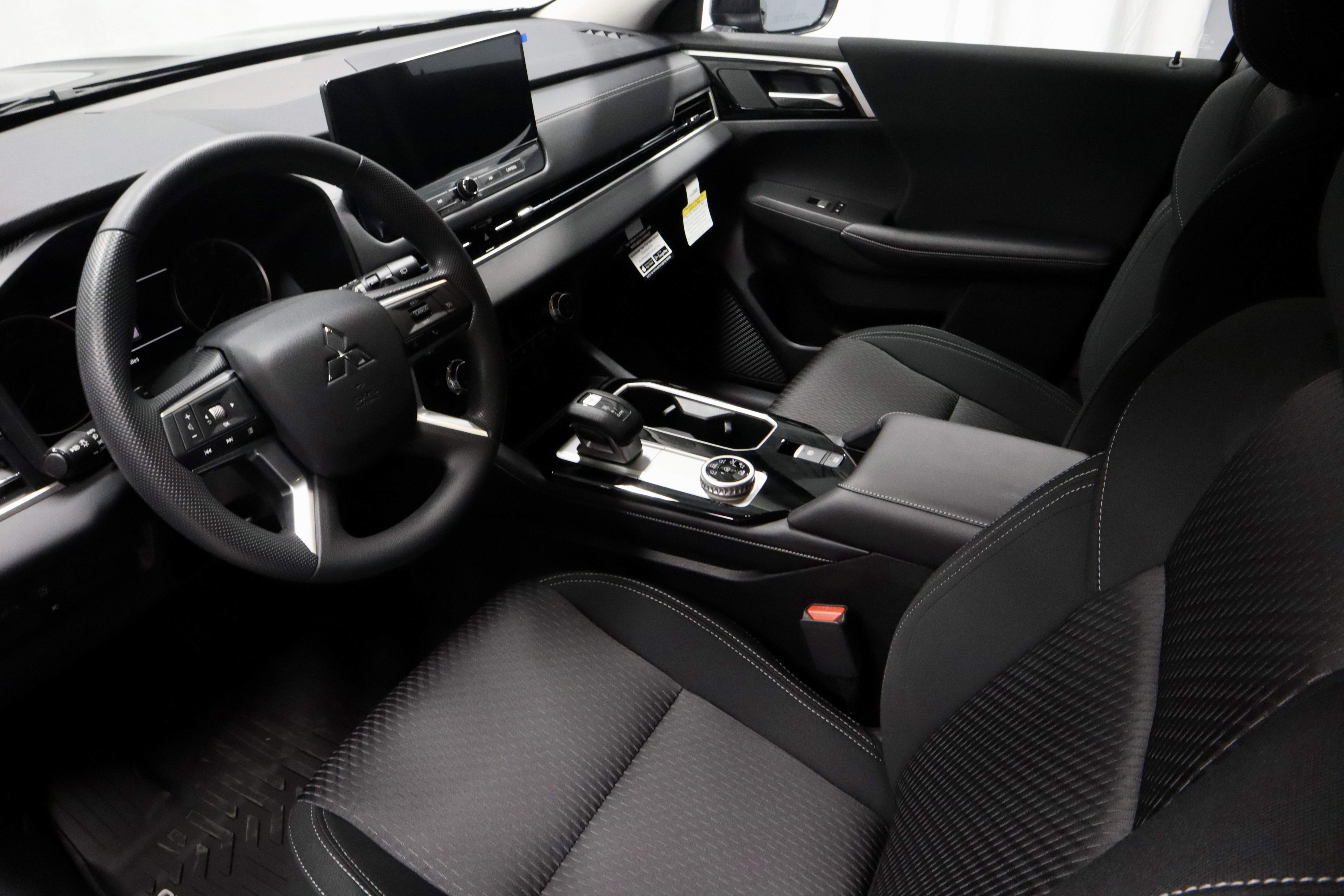 New 2026 Mitsubishi Outlander ES image 15