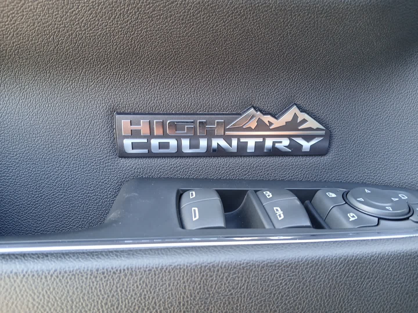 Used 2023 Chevrolet Silverado 1500 High Country w/ High Country Premium Package AWD/4WD image 15