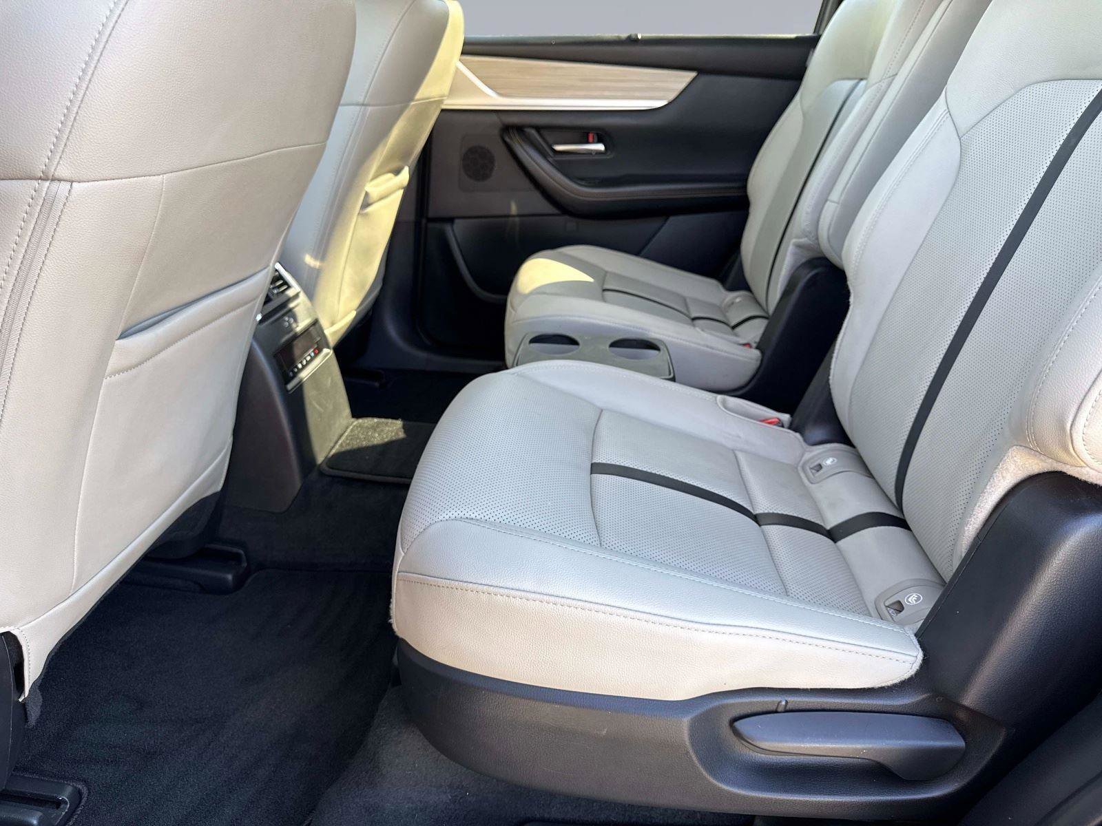 Certified 2024 MAZDA CX-90 Plug-In Hybrid w/ Preferred image 15