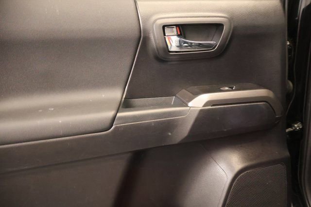 Used 2020 Toyota Tacoma TRD Off-Road AWD/4WD image 29