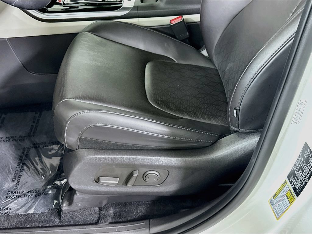 Certified 2024 Kia Carnival EX FWD image 25