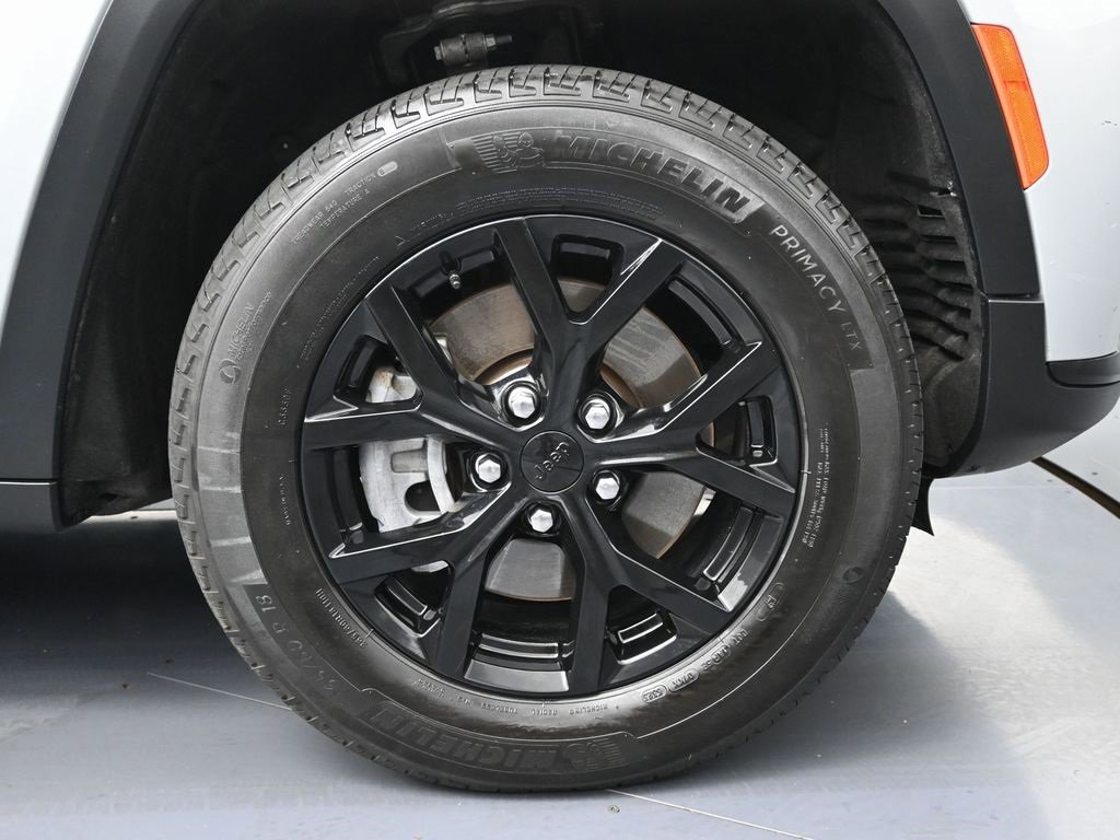 Used 2024 Jeep Grand Cherokee L Laredo image 12