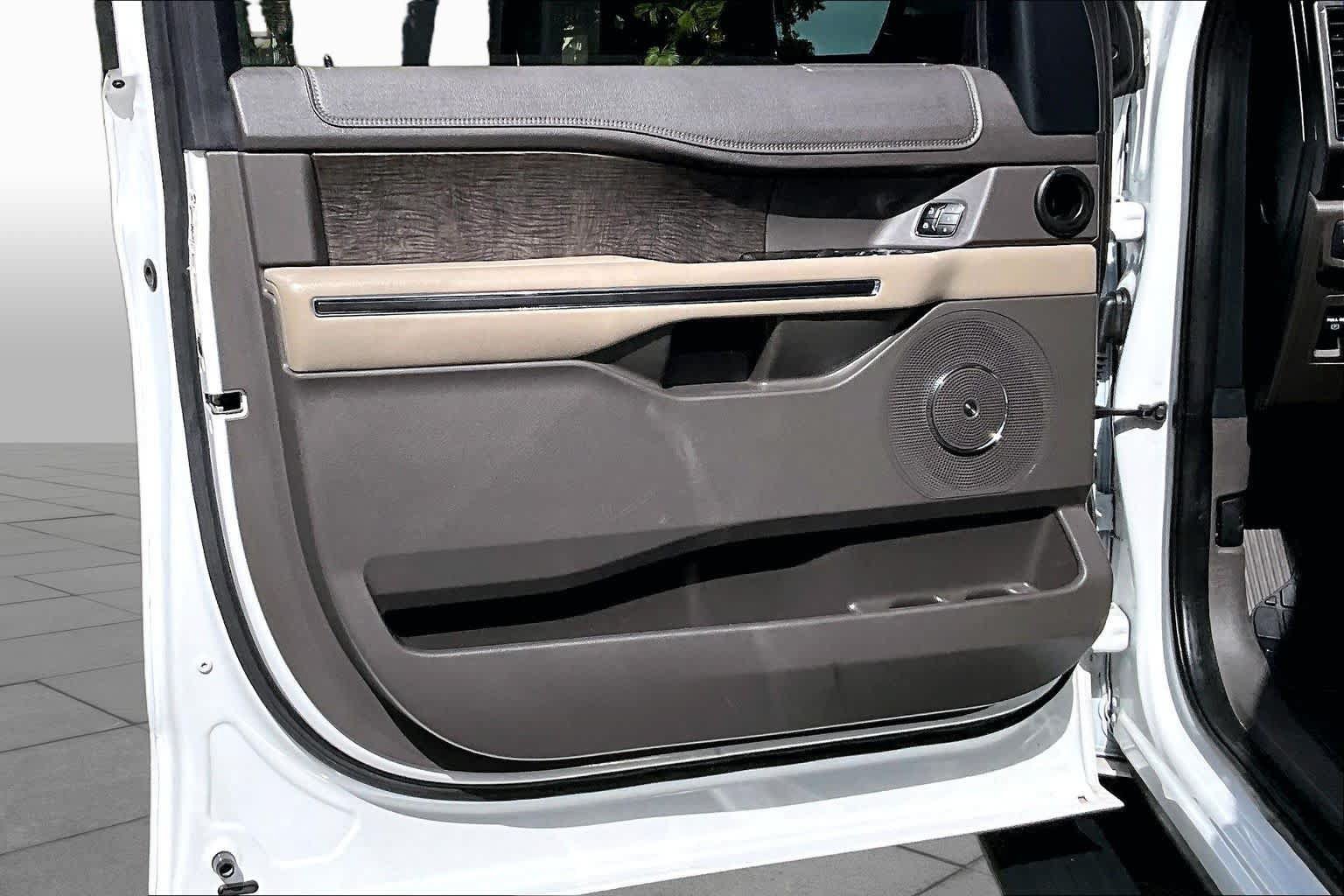 Used 2021 Ford Expedition Limited RWD image 26