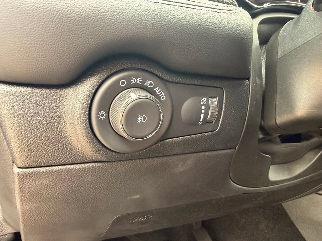 Used 2022 Dodge Durango SXT AWD/4WD image 21