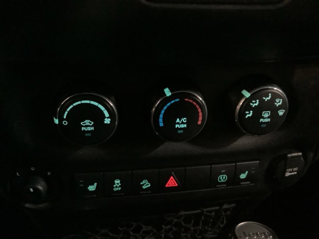 Certified 2018 Jeep Wrangler Sahara w/ Connectivity Group AWD/4WD image 30
