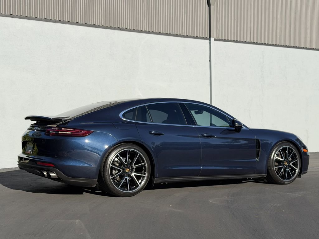 Used 2018 Porsche Panamera 4S image 3