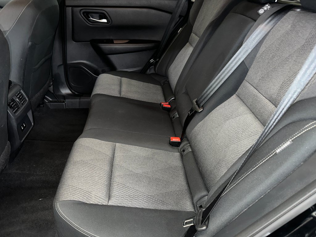 Used 2024 Nissan Rogue SV AWD/4WD image 17