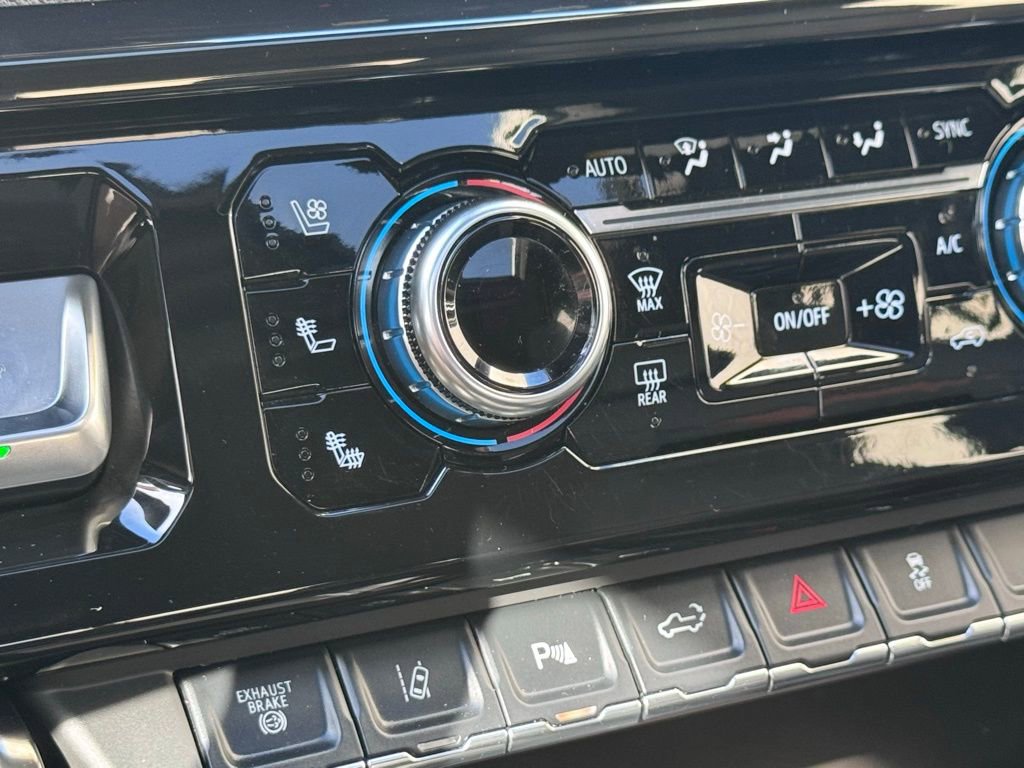 Used 2024 GMC Sierra 2500 AT4 w/ AT4 Premium Plus Package image 39