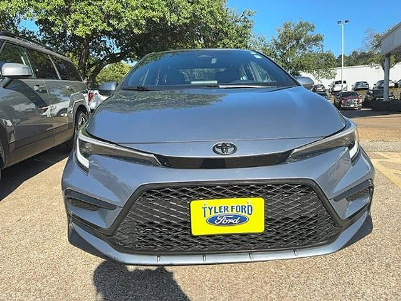 Used 2023 Toyota Corolla SE FWD image 2