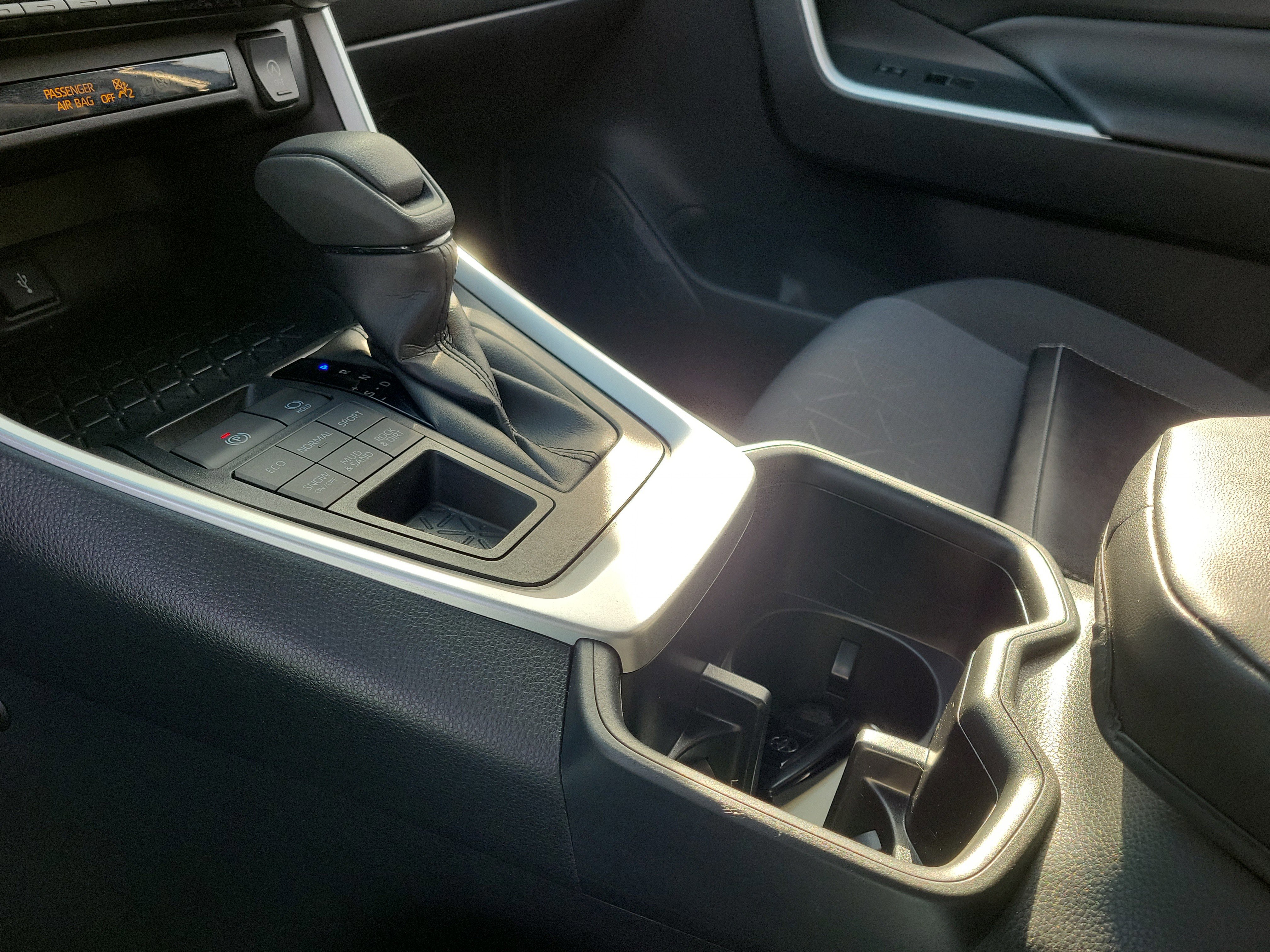 Used 2022 Toyota RAV4 XLE image 29