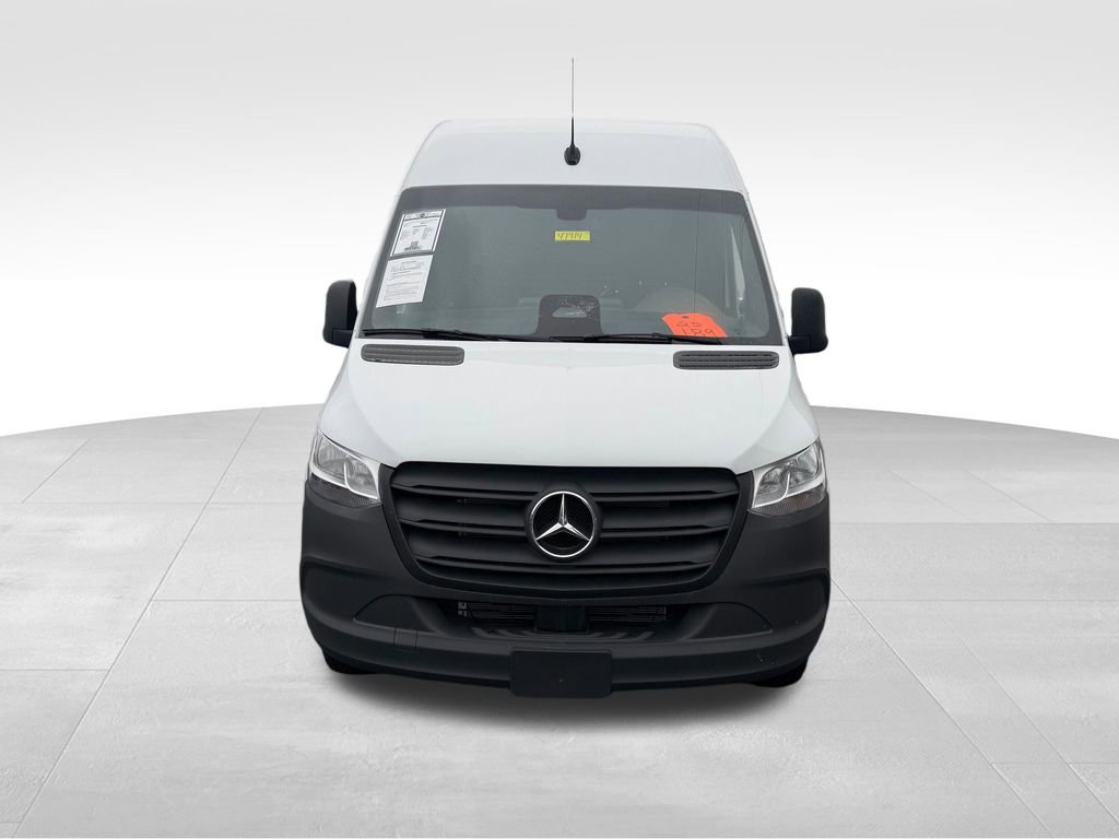 Used 2025 Mercedes-Benz Sprinter 2500 image 3