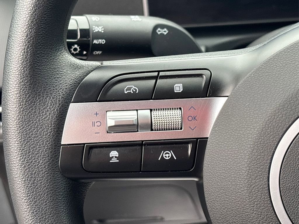 Used 2025 Hyundai Tucson SE image 34