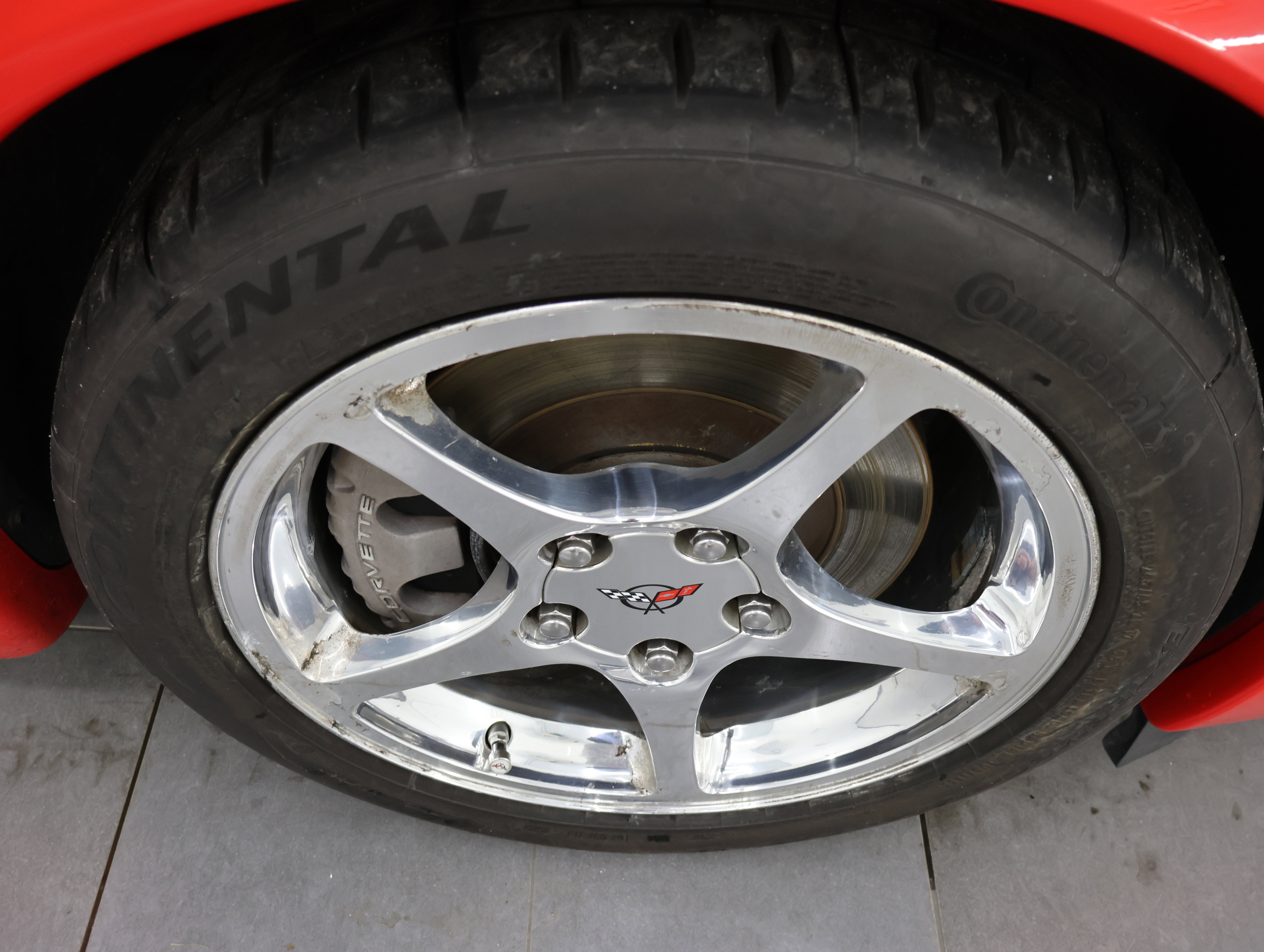 Used 2004 Chevrolet Corvette Coupe w/ Preferred Equipment Group RWD image 3