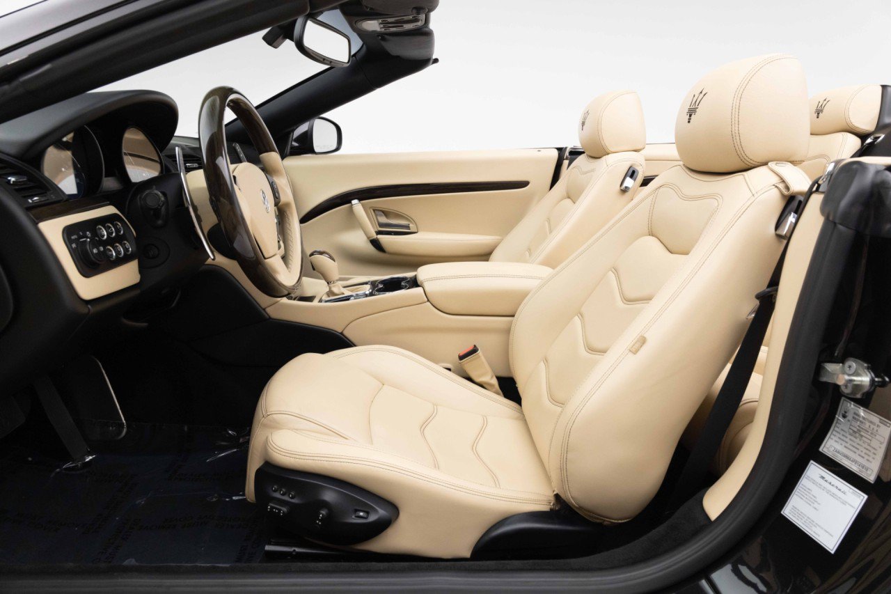 Used 2015 Maserati GranTurismo Convertible RWD image 22
