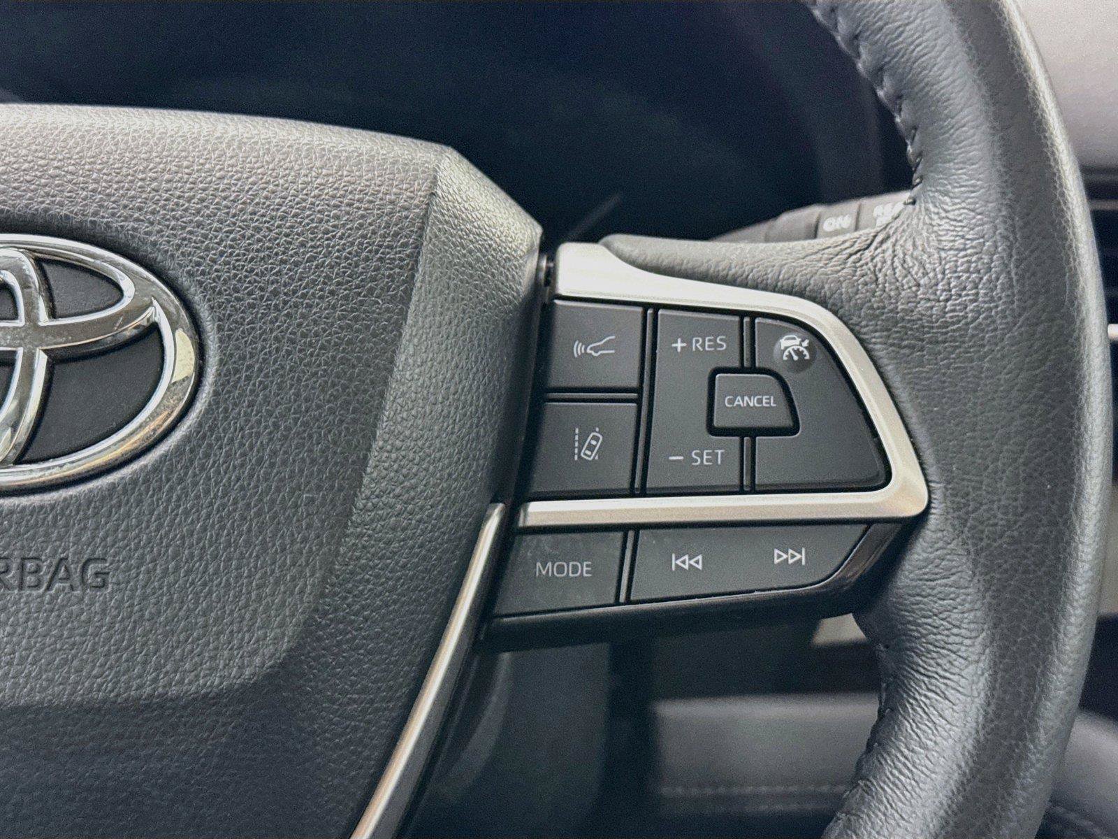 Certified 2024 Toyota Sienna XLE FWD image 18