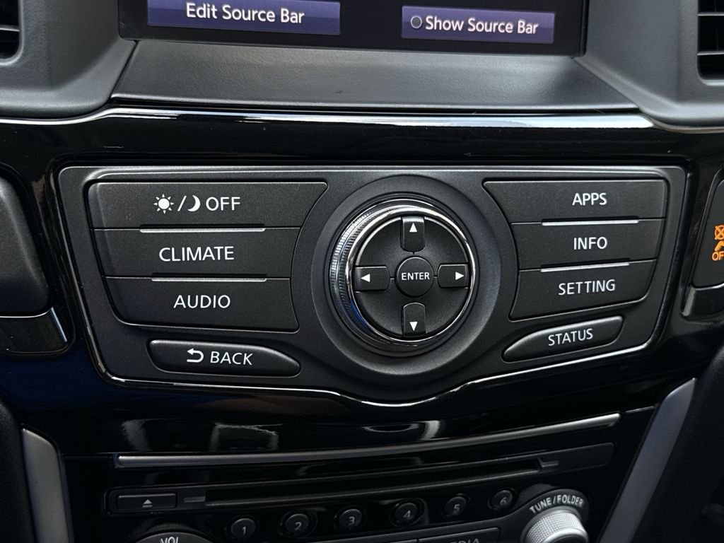 Used 2018 Nissan Pathfinder SV image 18