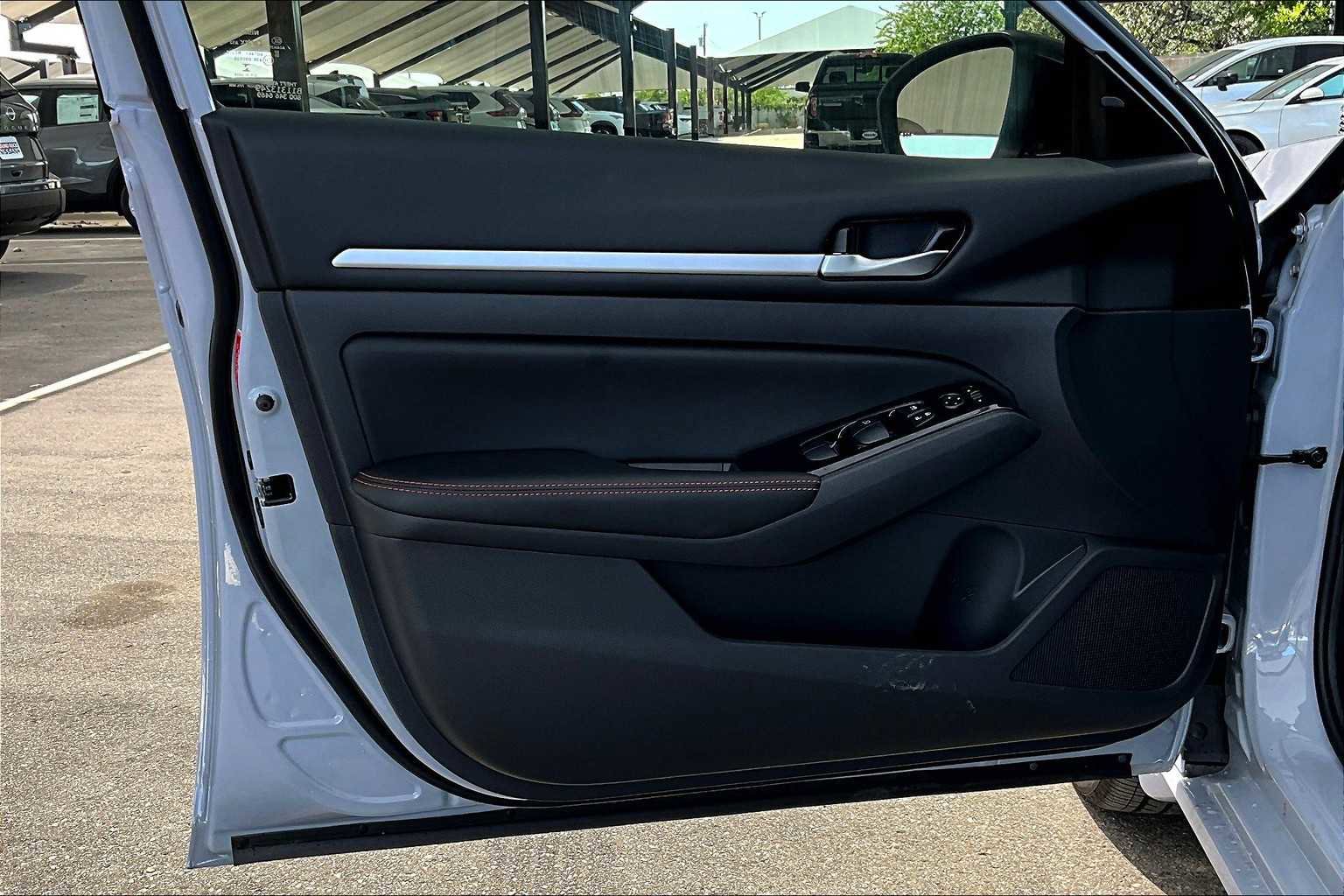 New 2025 Nissan Altima 2.5 SR image 13