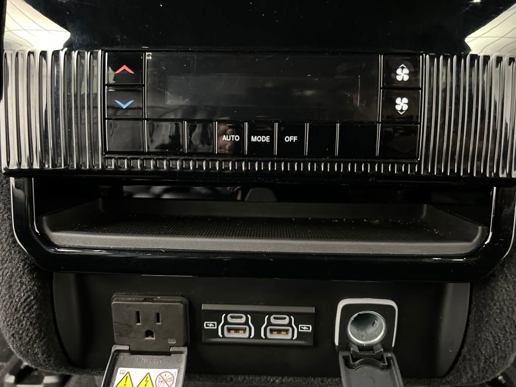 Used 2024 Jeep Wagoneer L Series II image 23