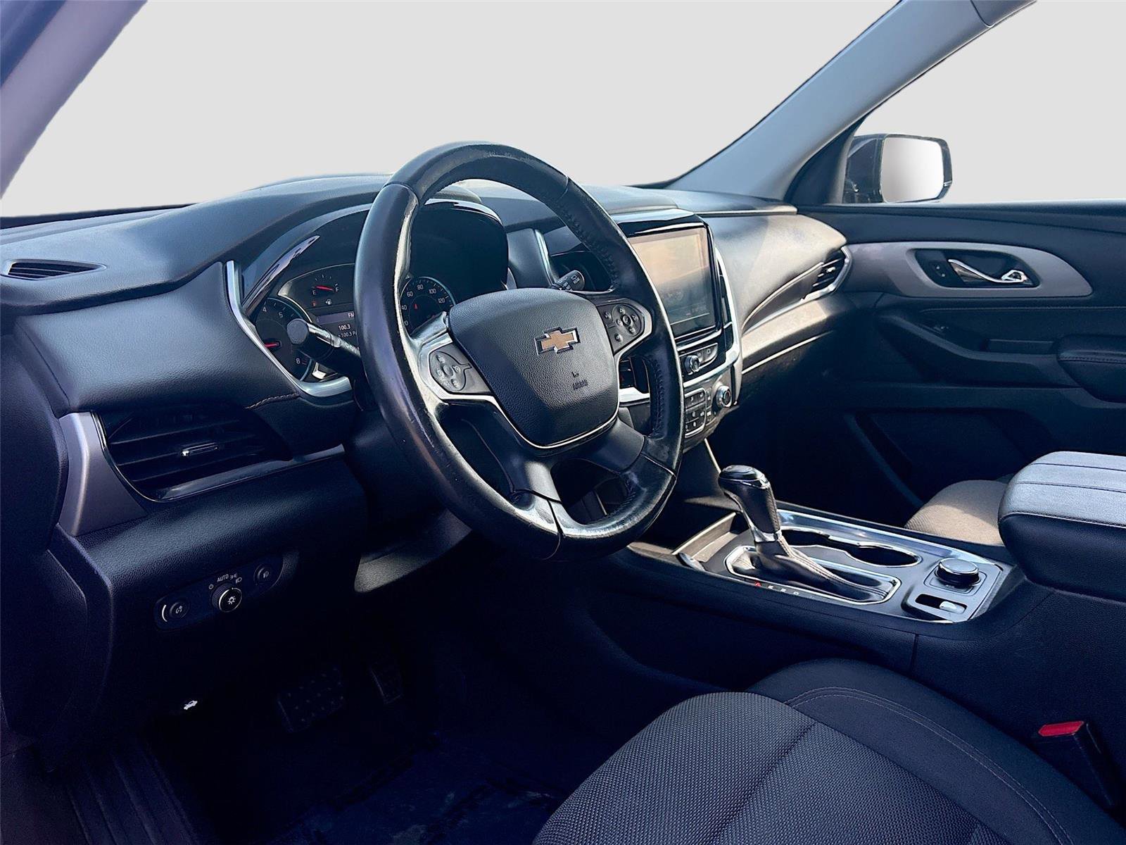 Used 2020 Chevrolet Traverse LT image 10