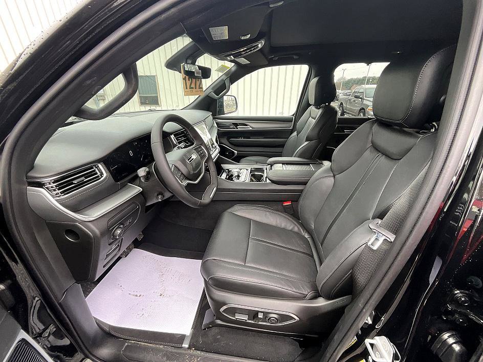 New 2026 Jeep Grand Wagoneer Limited AWD/4WD image 14
