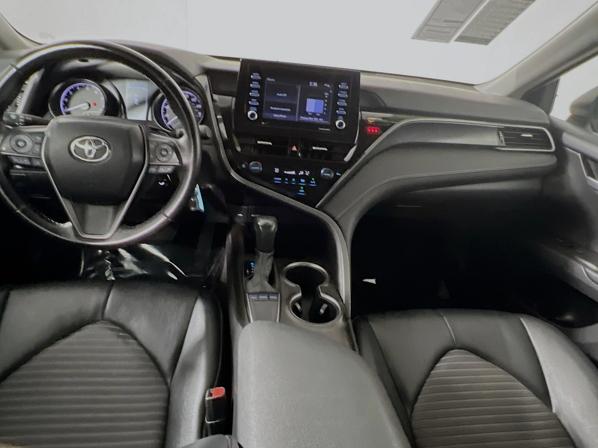 Used 2024 Toyota Camry SE image 29