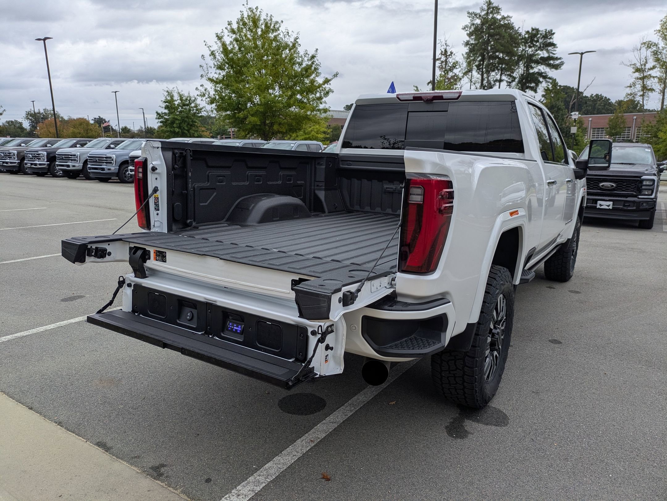 Used 2024 GMC Sierra 2500 Denali Ultimate image 34