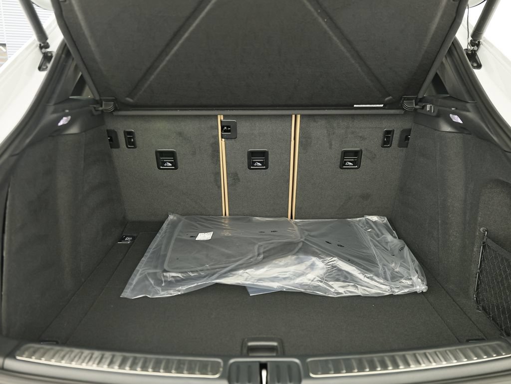New 2026 Porsche Macan AWD/4WD image 31
