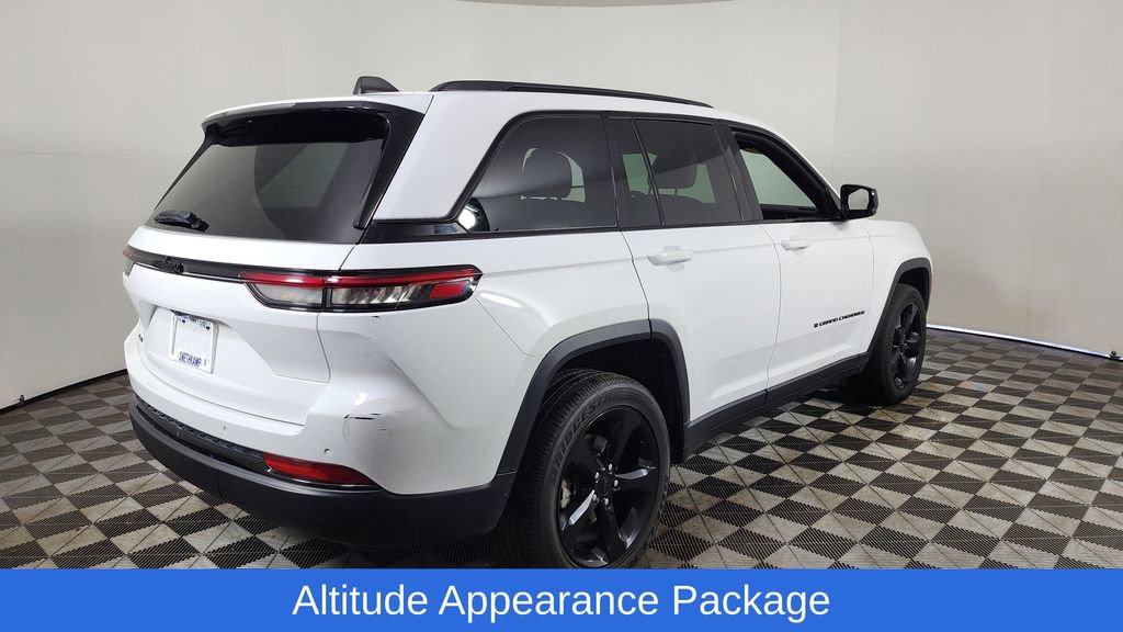 Used 2023 Jeep Grand Cherokee Altitude image 9