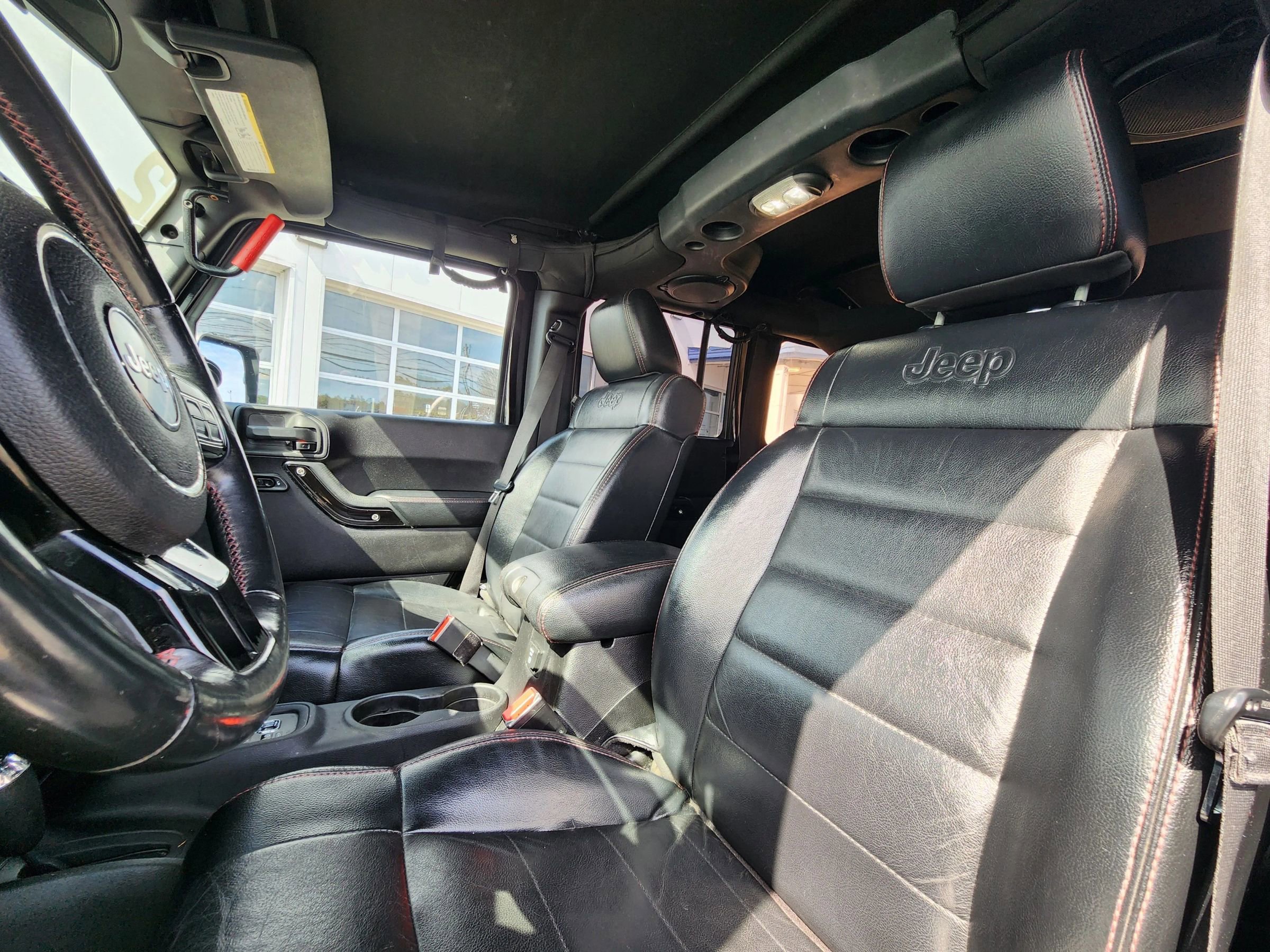 Used 2012 Jeep Wrangler Unlimited Sahara image 22