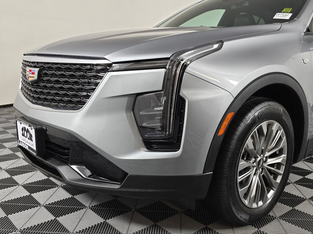 Used 2024 Cadillac XT4 Premium Luxury image 10