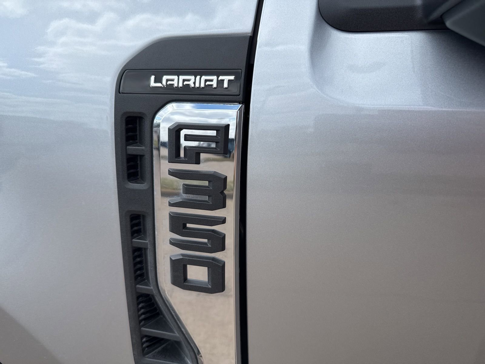 Used 2024 Ford F350 Lariat w/ FX4 Off-Road Package image 13