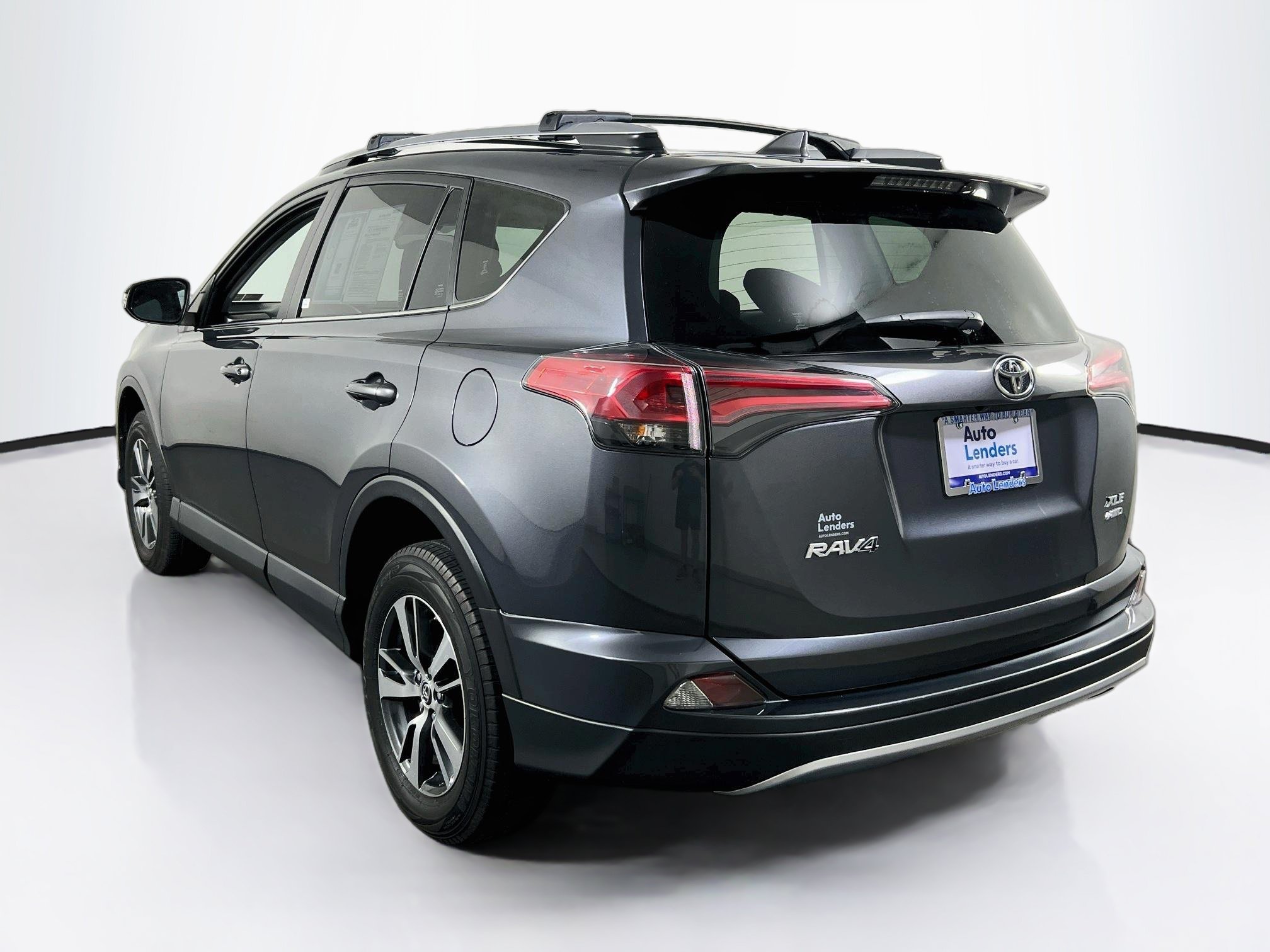 Used 2018 Toyota RAV4 XLE AWD/4WD image 7