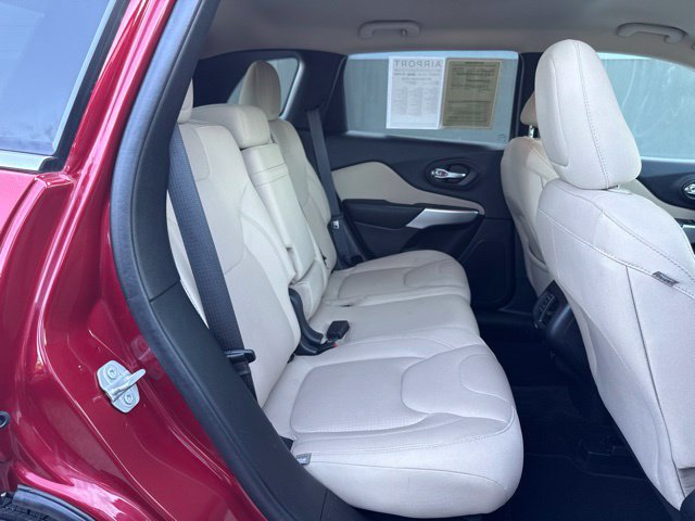Used 2017 Jeep Cherokee Latitude AWD/4WD image 11