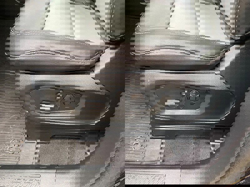 Certified 2022 Ford Explorer XLT w/ Equipment Group 202A image 28