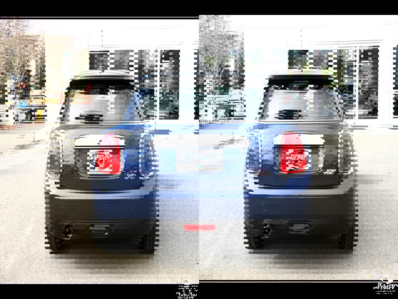 Used 2015 MINI Cooper 4-Door Hardtop w/ Premium Package image 7