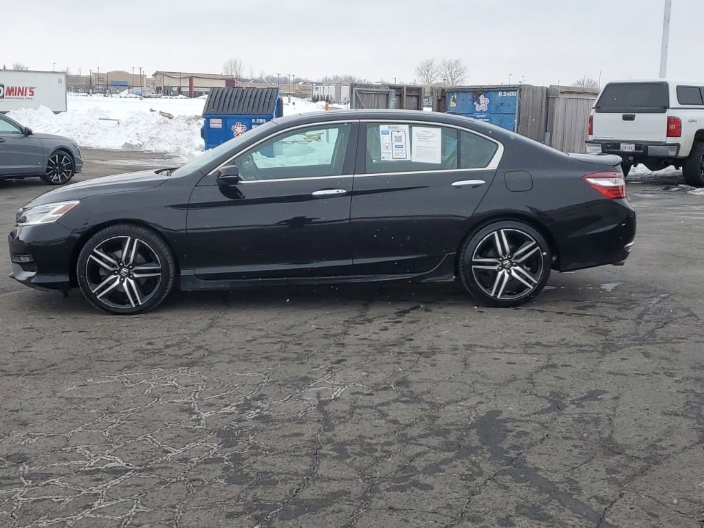 Used 2016 Honda Accord Touring image 2