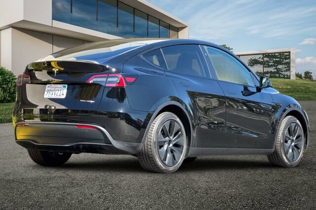 Used 2024 Tesla Model Y Long Range AWD/4WD image 4