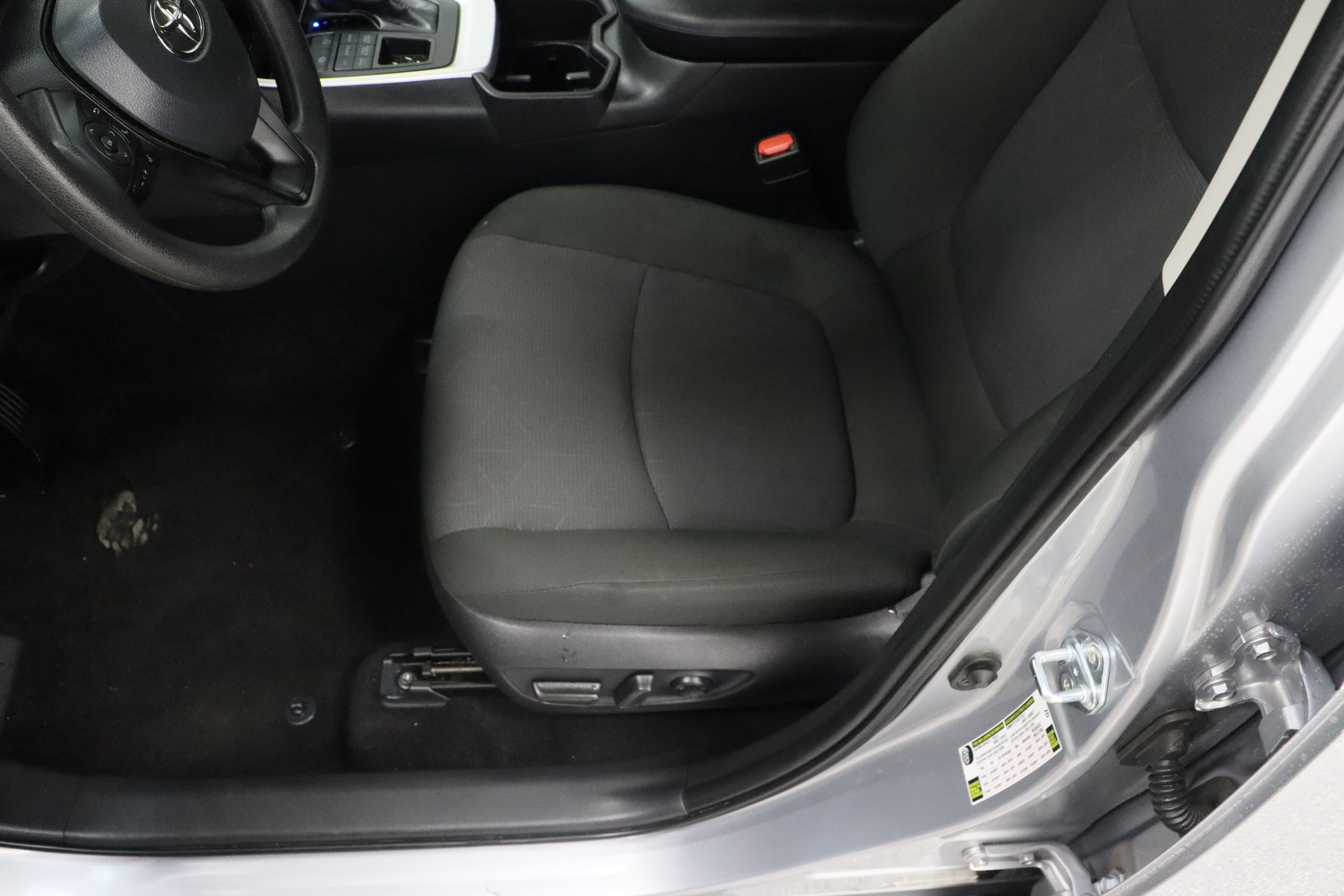 Used 2025 Toyota RAV4 XLE w/ Convenience Package AWD/4WD image 15