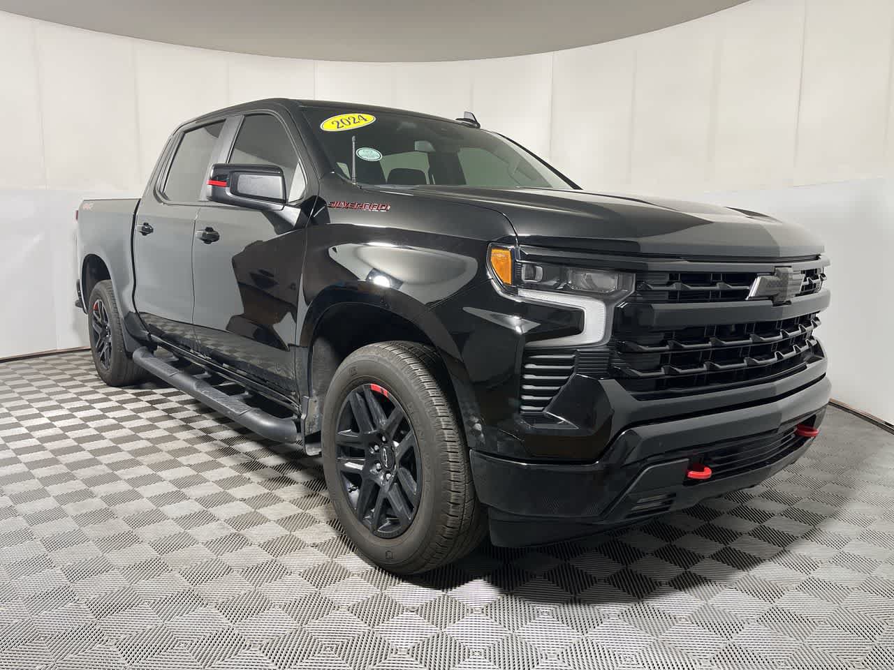 Used 2024 Chevrolet Silverado 1500 RST w/ Redline Edition AWD/4WD image 2