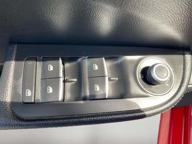 Used 2019 Alfa Romeo Giulia AWD w/ Cold Weather Package image 17