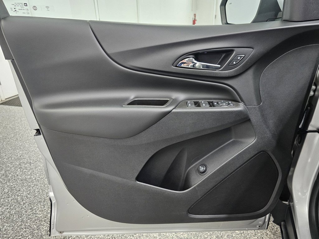 Used 2020 Chevrolet Equinox LT w/ Driver Convenience Package FWD image 13