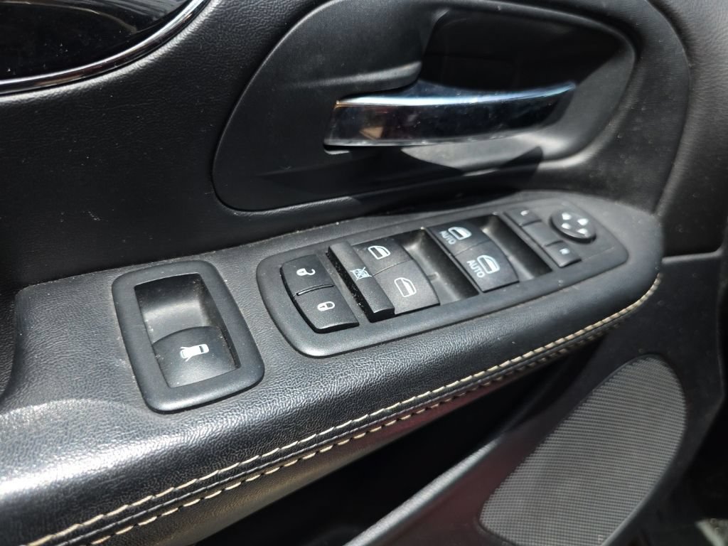 Used 2019 Dodge Grand Caravan SE FWD image 12