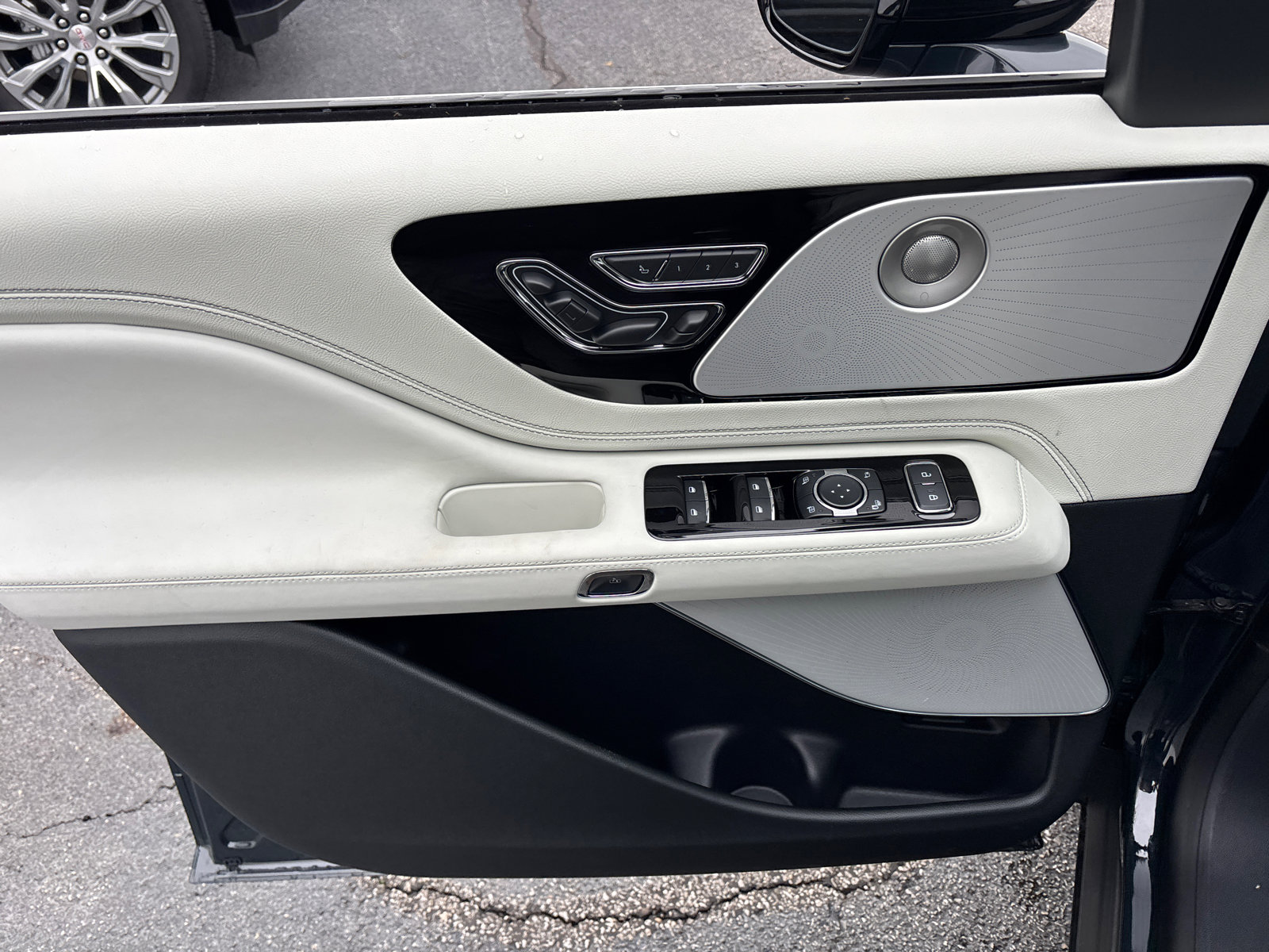 New 2026 Lincoln Aviator Black Label w/ Dynamic Handling Package image 11