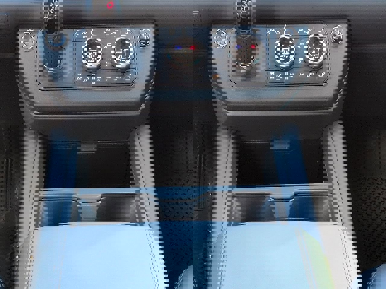 Used 2025 Land Rover Defender 110 S image 17