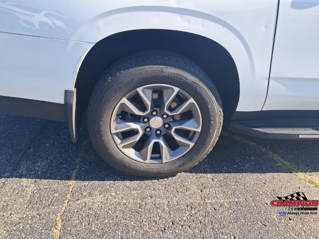 Used 2021 Chevrolet Suburban LT w/ LT Signature Plus Package AWD/4WD image 14