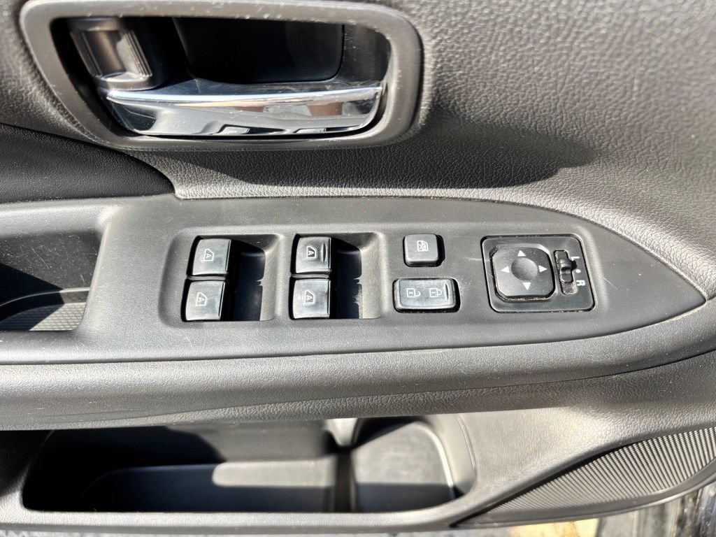 Used 2019 Mitsubishi Outlander FWD image 16