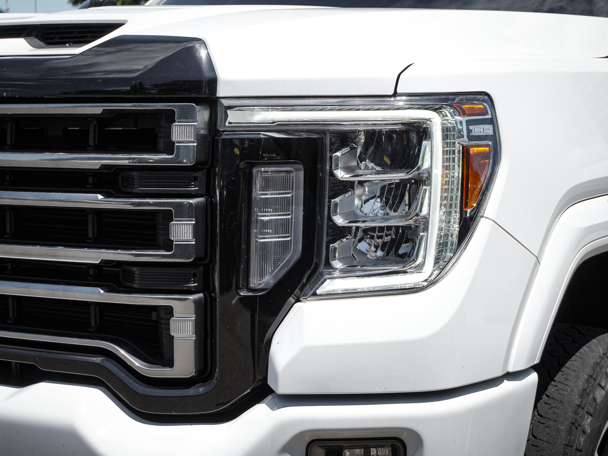 Used 2022 GMC Sierra 2500 AT4 w/ AT4 Premium Plus Package AWD/4WD image 6