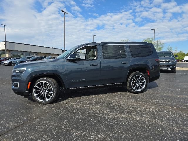 Used 2023 Jeep Wagoneer Series III w/ Premium Group I AWD/4WD image 3