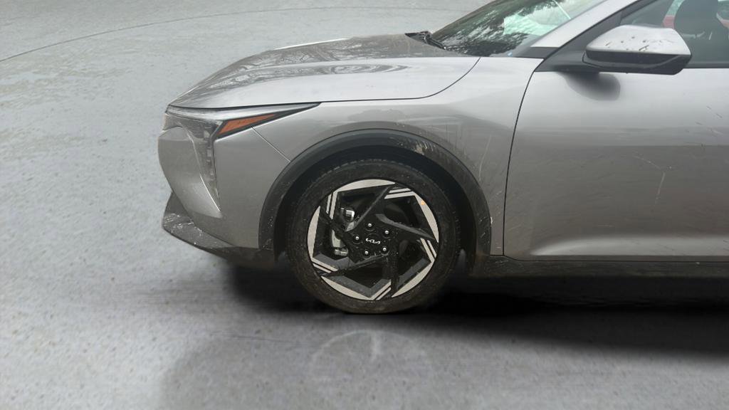 Used 2025 Kia K4 EX image 9
